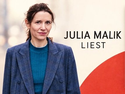 Julia Malik und das Buchcover ihres Romans „Ich will dich lebend“