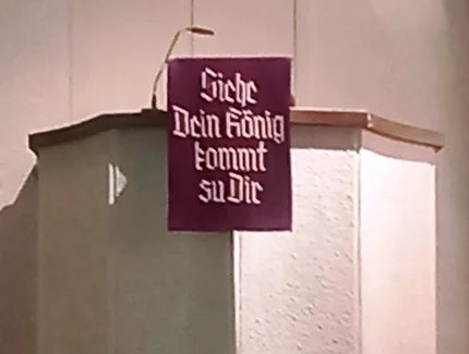 Kanzel im Advent