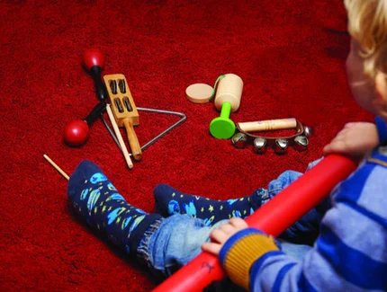 Bücherkiste und Liederreise: Lesung und Musik für Babys und ihre Begleitung