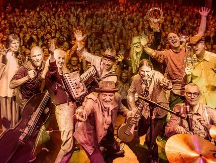 17 HIPPIES Hippie-Haus-Tanz 2026