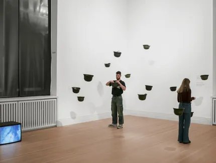 Installationsansicht, YOKO ONO: MUSIC OF THE MIND, Gropius Bau, 2025, Foto © Luca Girardini (Gropius Bau) / Kunstwerk © Yoko Ono