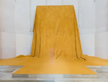 Delcy Morelos, Altar, 2024, Installationsansicht, CAAC Centro Andaluz de Arte Contemporaneo, Sevilla