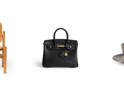 Kinderstuhl "Heidi", Entwurf: Hans Brockhage, VEB Klappmöbel, Bad Suderode, Sammlung Werkbundarchiv – Museum der Dinge, „Luxus Leder Handtasche für Damen“ in Birkin Bag-Optik, Sandberg, Hongkong, 2024, Espressotasse aus Kaffeesatz der Berliner Firma 