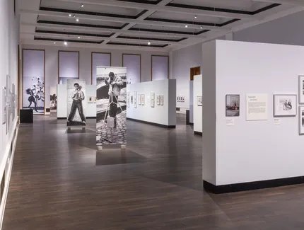 Blick in die Ausstellung „Rico Puhlmann“ am Museum für Fotografie in Berlin