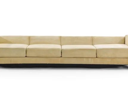Haus Lemke, Viersitzige Schlafcouch mit Polsterkissen aus dem „Damenzimmer“. Entwurf Mies van der Rohe und Lilly Reich (?), 1934/35