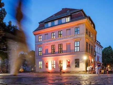 Das Museum Knoblauchhaus bei Nacht.
