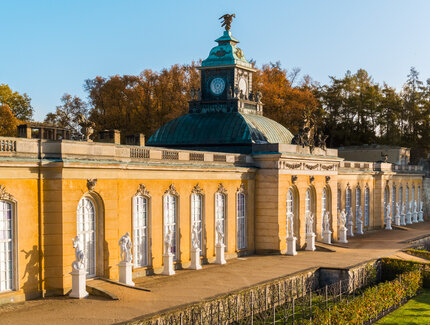 Marmorfiguren vor den Neuen Kammern im Park von Schloss Sanssouci