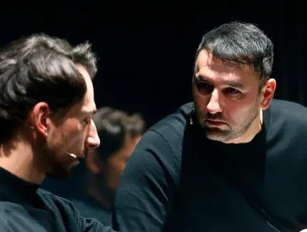 Arrested Justice: Spiegelungen & Verhaftung in Granada