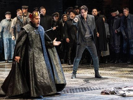 u. a. Alex Esposito als Philipp II., Jonathan Tetelman als Don Carlo