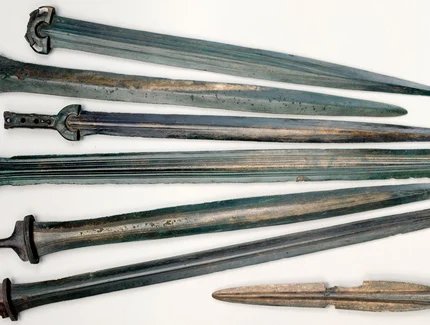 Schwerter und Lanze, Bronze. 9.-8. Jh. v. Chr., Stölln, Deutschland