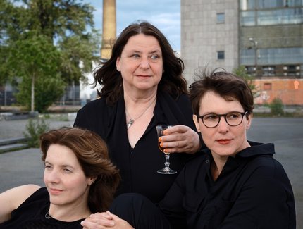Drei ostdeutsche Frauen betrinken sich und gründen den idealen Staat