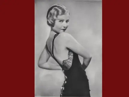 Schauspielerin Lilian Harvey 1931/32 in einem Abendkleid von Joe Strassner (Sammlung Kessemeier)