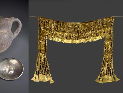 Links: Silbergefäße aus dem „Schatz des Priamos“, Troja, um 2500 v. Chr. Rechts: Großes Diadem aus dem „Schatz des Priamos“ (Nachbildung)