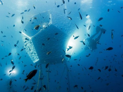 Doug Aitken, Underwater Pavilions, 2016, Installation view: Avalon, CA, © Doug Aitken, Courtesy of the artist; 303 Gallery, New York; Galerie Eva Presenhuber, Zurich; Victoria Miro, London; Regen Projects, Los Angeles; Parley for the Oceans and MoCA,