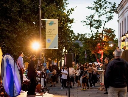 Festivalstimmung vor dem PalaisPopulaire