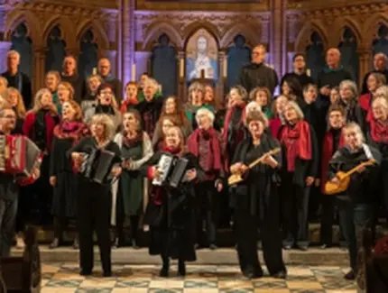 Singfrauen & MRAVALO