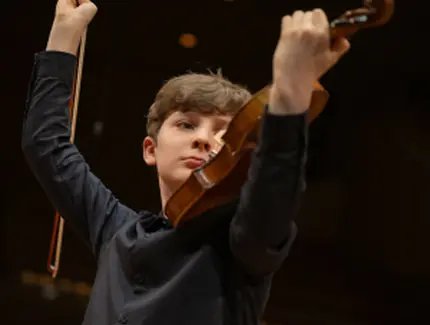 Avalon Stottrop an der Violine