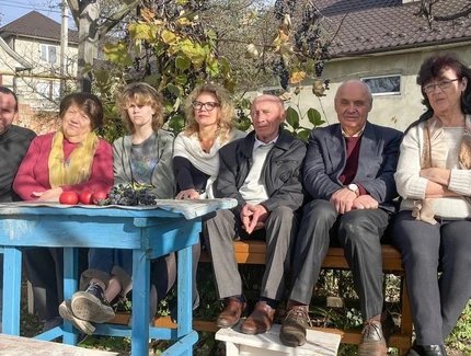 Tanja Kloubert-Hoggan (4. v. l.) im ukrainischen Czernowitz (Dezember 2023)