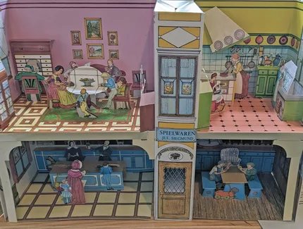 Modell eines eingerichteten Biedermeierhauses aus Papier