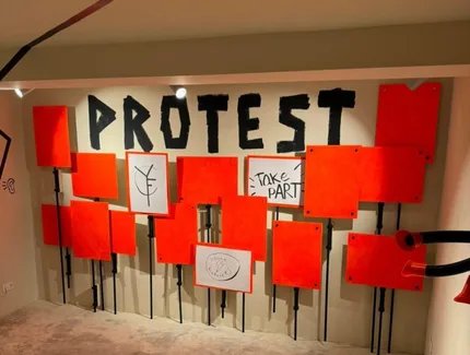 Blick in die Ausstellung "PROTEST. Einmischen. Laut werden. Verändern."