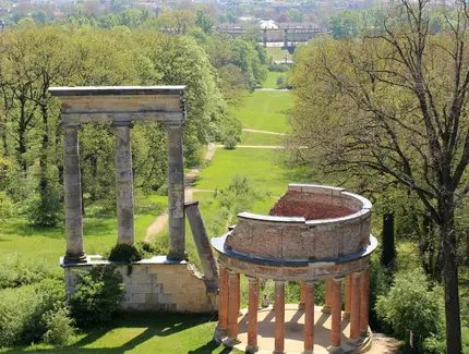 Blick vom Normannischen Turm auf den Ruinenberg und Schloss Sanssouci