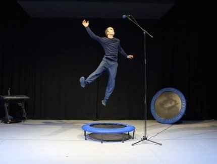 Felix Baumann - h̶a̶ ̶h̶a̶ ̶h̶a̶ hi! : a one man show where circus meets comedy