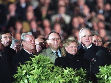 Ehrentribüne bei der Feier zum Tag der Deutschen Einheit vor dem Reichstag in Berlin, 3. Oktober 1990.