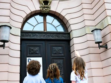 Veranstaltungen in Berlin: Von Drachen und Kronen: Mit dem Fernglas rund ums Zeughaus