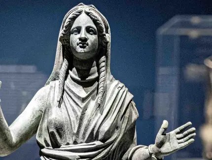 Votivstatue einer betenden Frau aus dem 2. Jh. v. Chr.