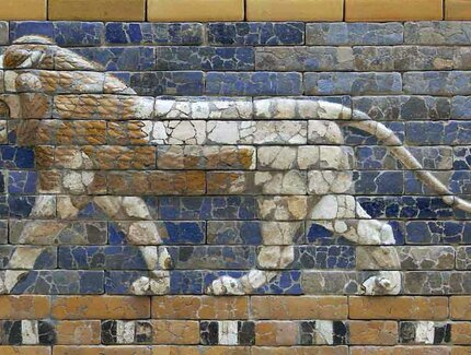 Schreitender Löwe von der Prozessionsstraße, Babylon, Zeit König Nebukadnezars II. (604–562 v. Chr.)
