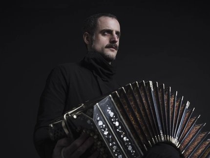 Omar Massa mit Bandoneon
