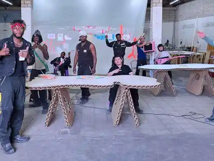 Prototypen der Lucky Tische (recyceltes MDF) – ARRIVO mit Jerszy Seymour Design Workshop 2025