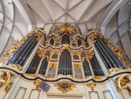 Blick auf die Orgel in der St. Marienkirche Mitte