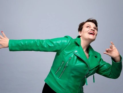 Gayle Tufts tanzend