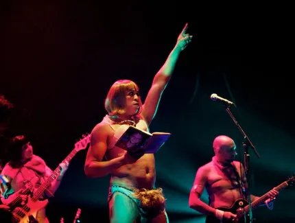 Die proto-marxistische, post-politische Pop-Punque-Kunst Band Ruth Fischer, Re-Education, HAU Hebbel am Ufer, 2008