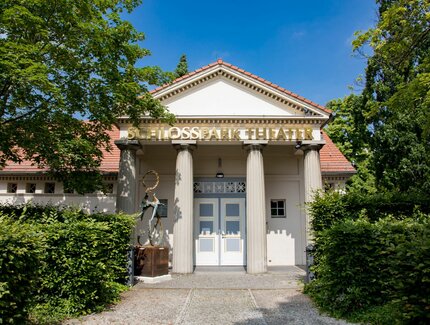 Schlosspark Theater von außen