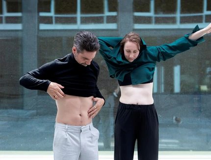 Sie sagen Stopp: Satirisches Schauspiel zum Aushalten