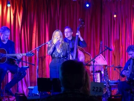 Nadya Golski and her Band