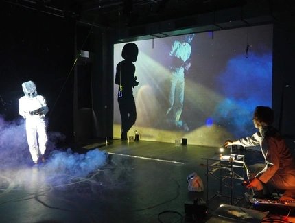 Plus Ou Moins Cirque Productions: Feldmessung