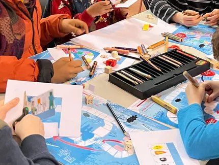 Kinder bei einem Workshop im Museum Nikolaikirche.