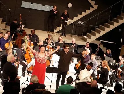 Utopia Orchester beim Auftritt