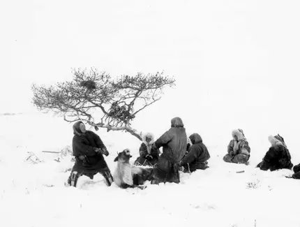 Filmstill aus „Seitsemän laulua tundralta“ (2000)