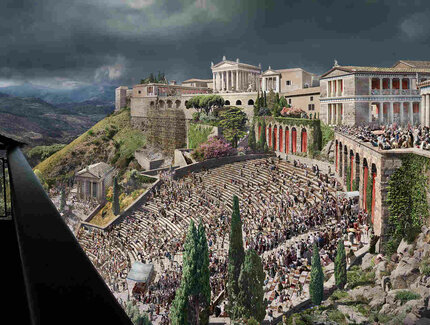 Panorama PERGAMON mit Blick von oberster Besucherplattform auf das Theater und die Akropolis