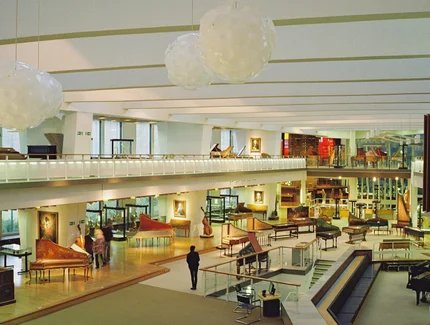 Ausstellungsraum des Musikinstrumenten-Museums