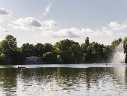 Der Weißensee mit Fontäne
