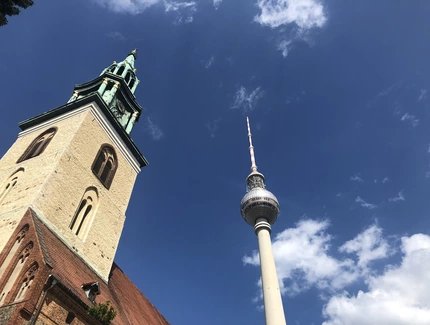 St. Marienkirche mit Fernsehturm