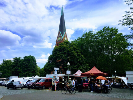 Karl-August-Platz mit Trinitatiskirche