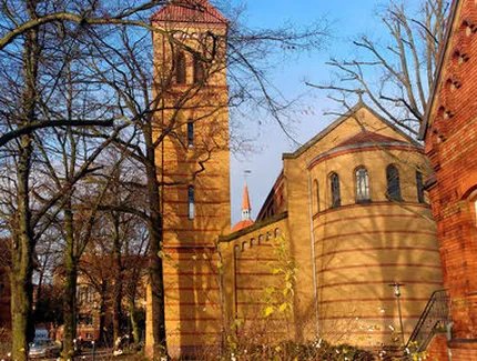 Historische_Krankenhausanlage_Wuhlegarten_Krankenhauskirche_Winter