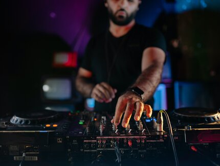DJ in der Vox Bar