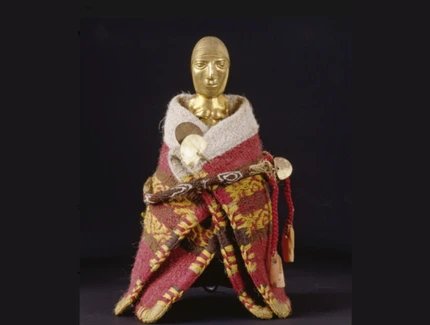 Figurine mit Lliclla (Schultertuch)